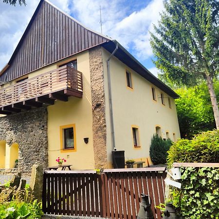 Velká Bukovina Bed And Breakfast Tvrz מראה חיצוני תמונה