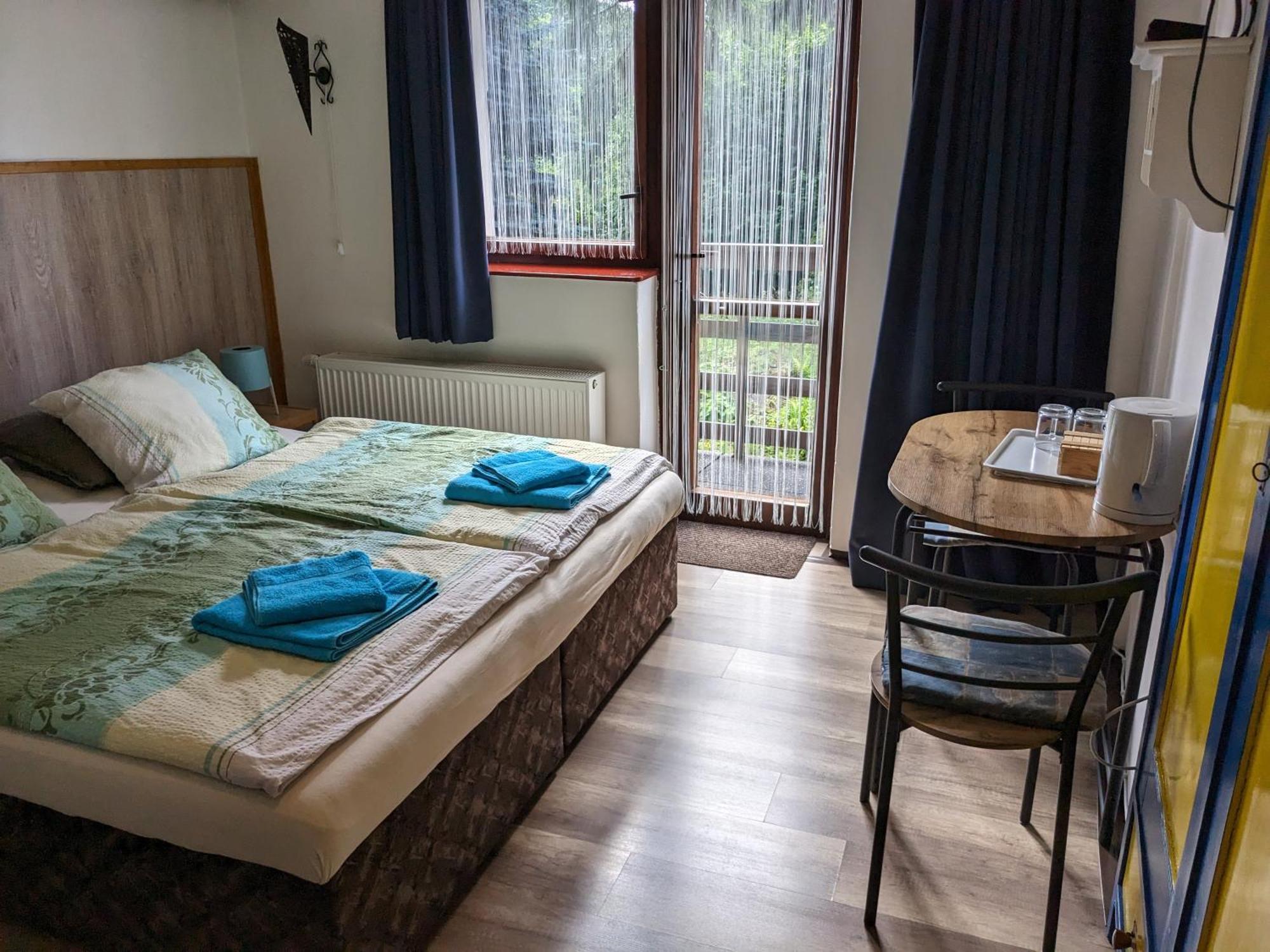 Velká Bukovina Bed And Breakfast Tvrz מראה חיצוני תמונה