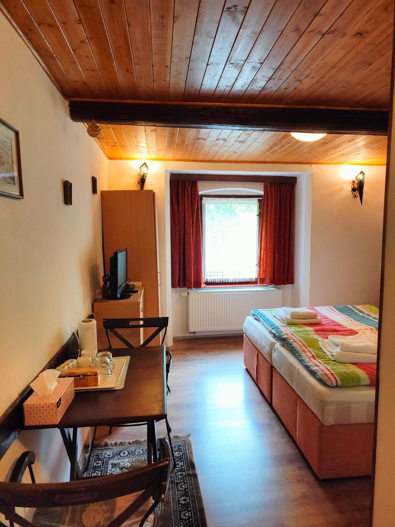 Velká Bukovina Bed And Breakfast Tvrz מראה חיצוני תמונה