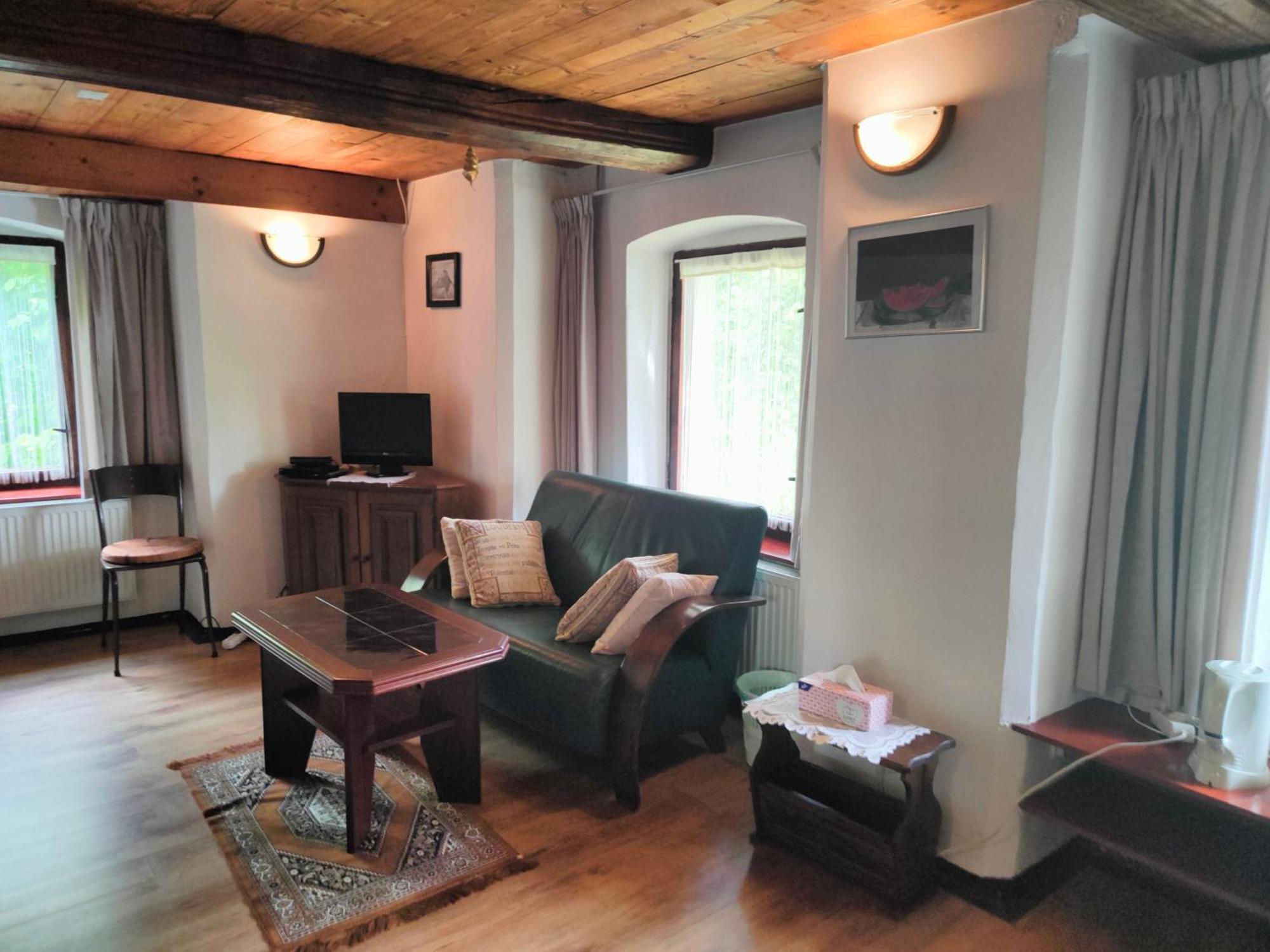 Velká Bukovina Bed And Breakfast Tvrz מראה חיצוני תמונה
